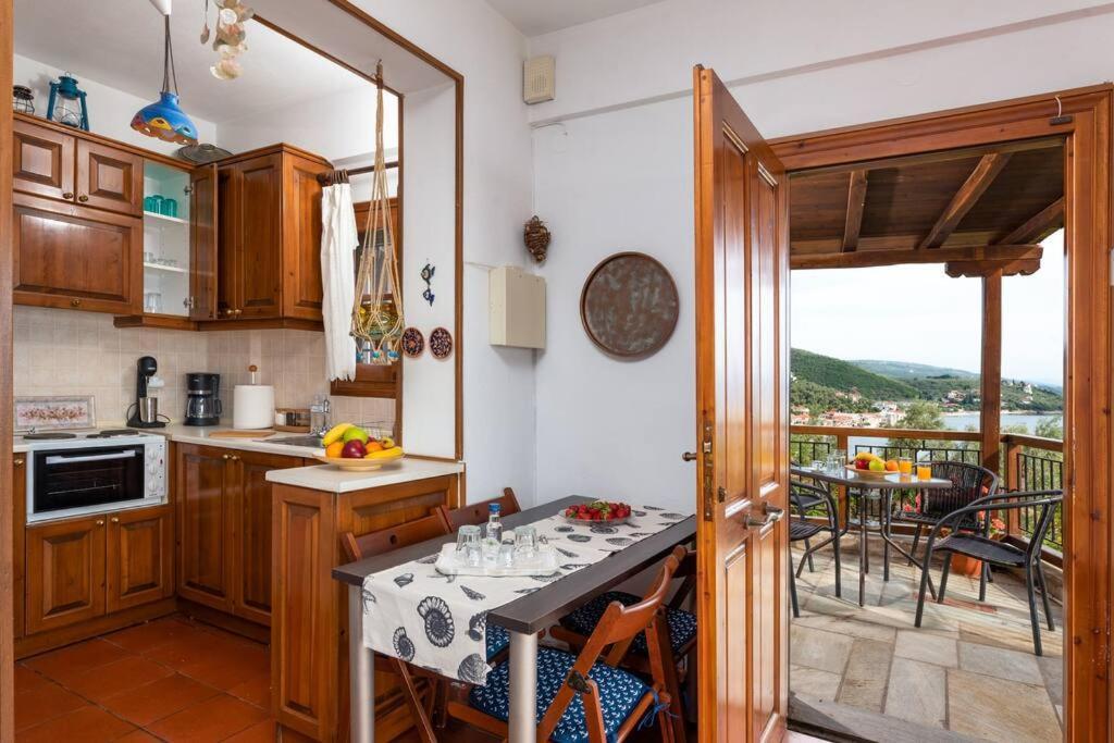 Seaside House With View Over Pagasitikos アフィソス エクステリア 写真