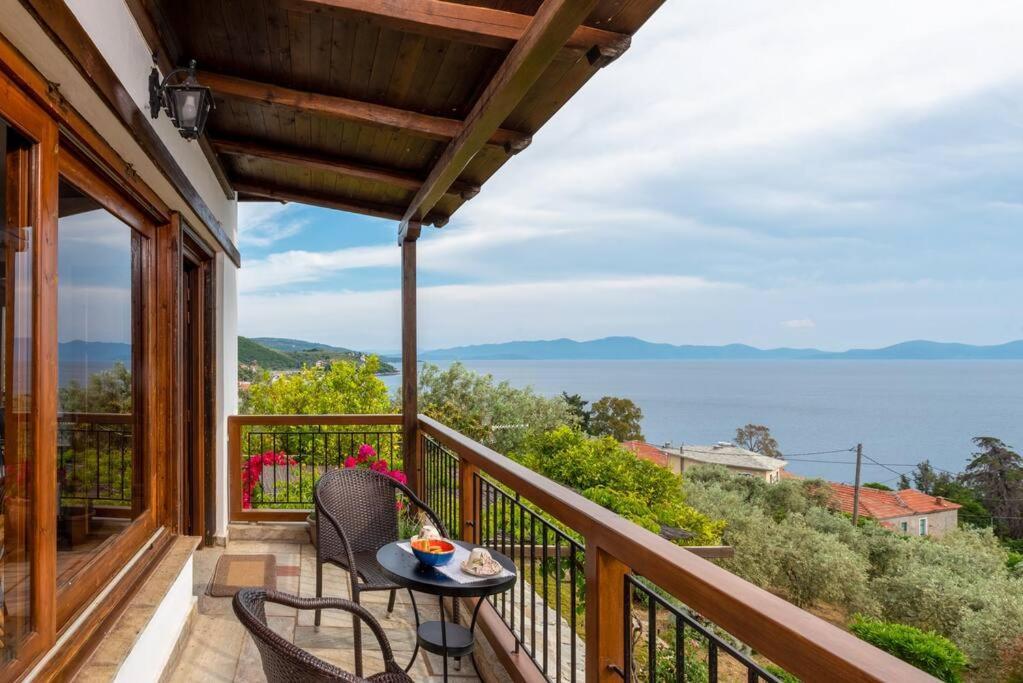 Seaside House With View Over Pagasitikos アフィソス エクステリア 写真